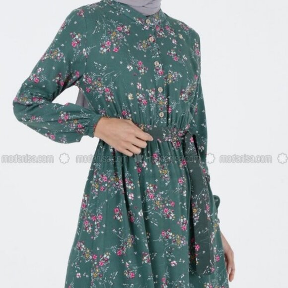 NWOT Zenane Floral Crew Neck Unlined Modest Dress - Green - Picture 3 of 6